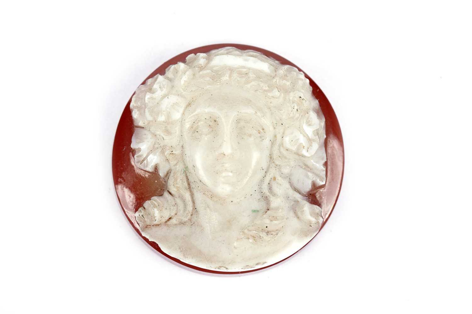 A carved hardstone cameo; and an amethyst - Image 2 of 4