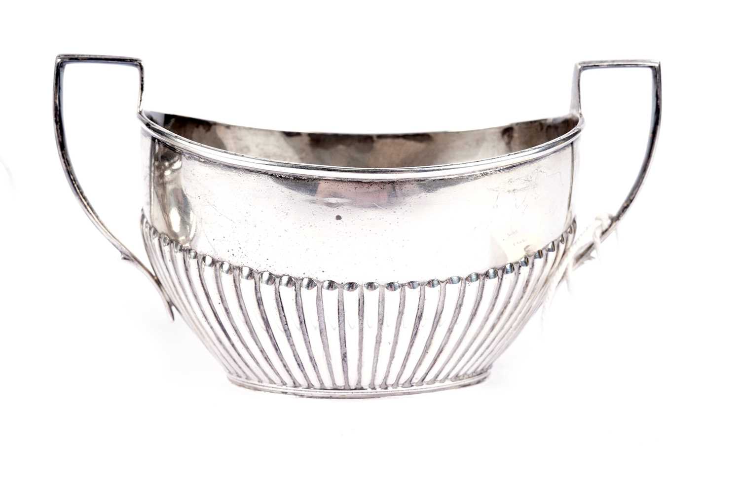 Two Edwardian silver sugar bowls - Image 2 of 4