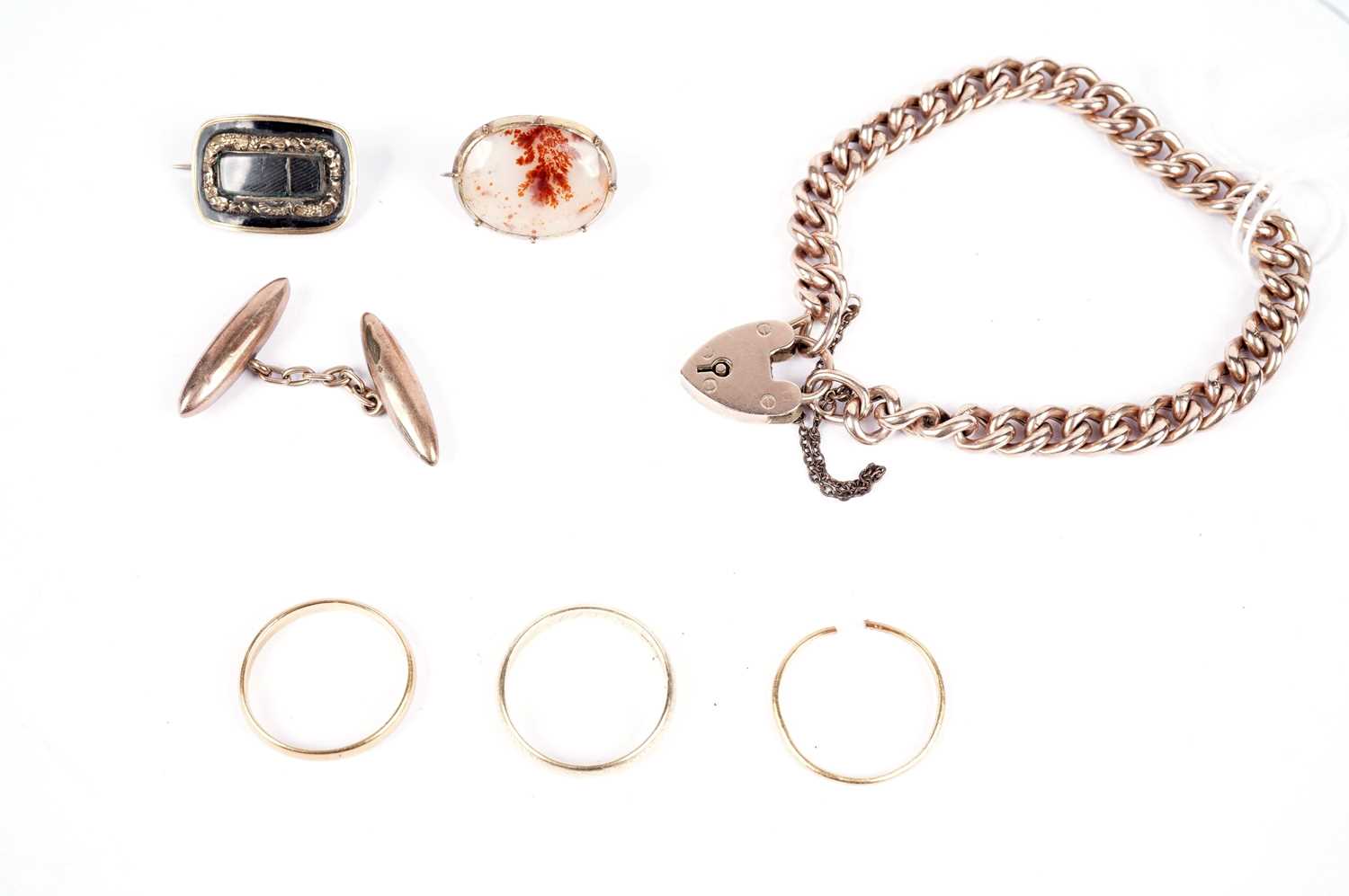 A selection of gold and other jewellery jewellery