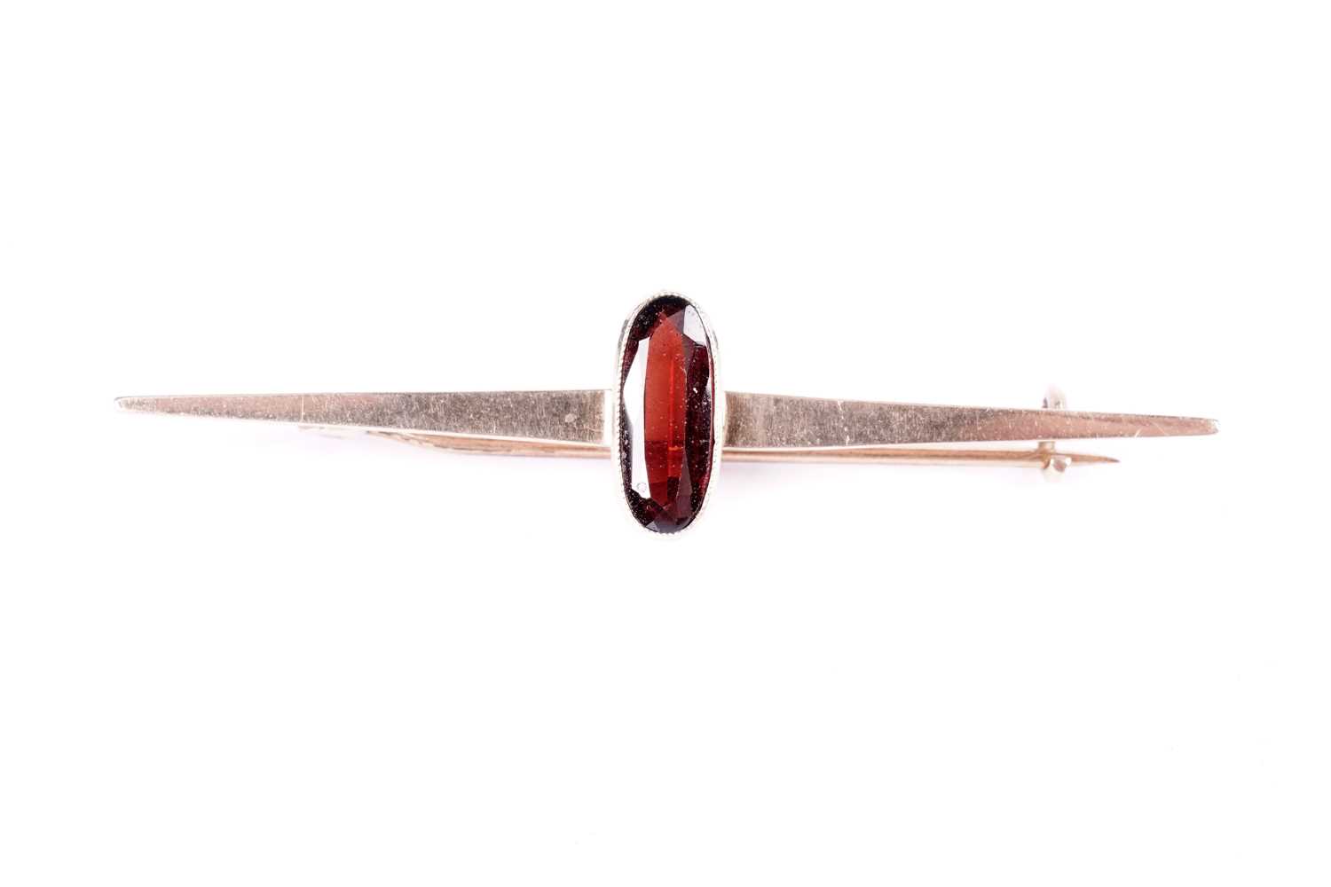 A synthetic blue spinel bar brooch; and a garnet brooch - Image 2 of 6