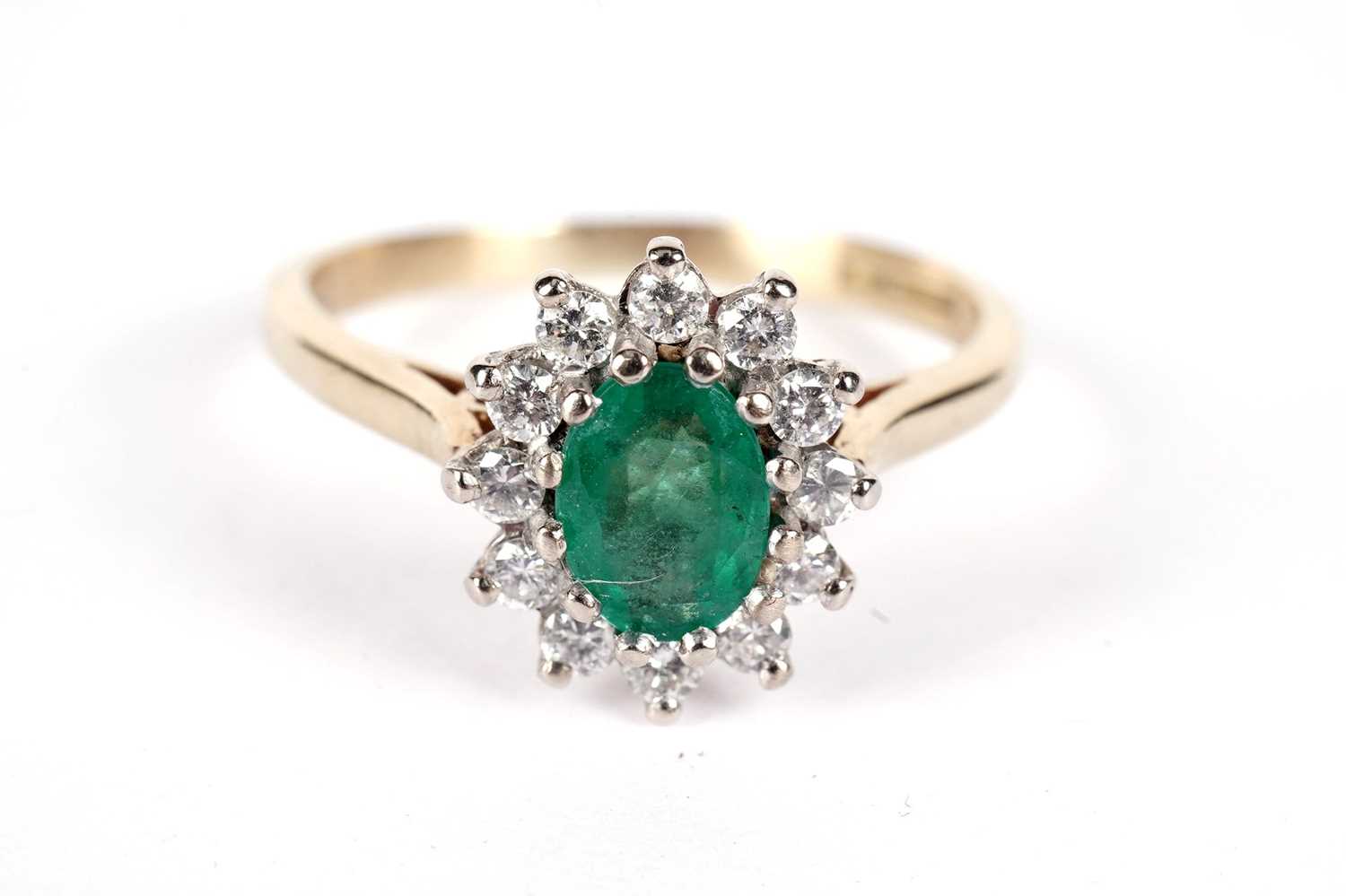 An emerald and diamond cluster ring - Image 2 of 10