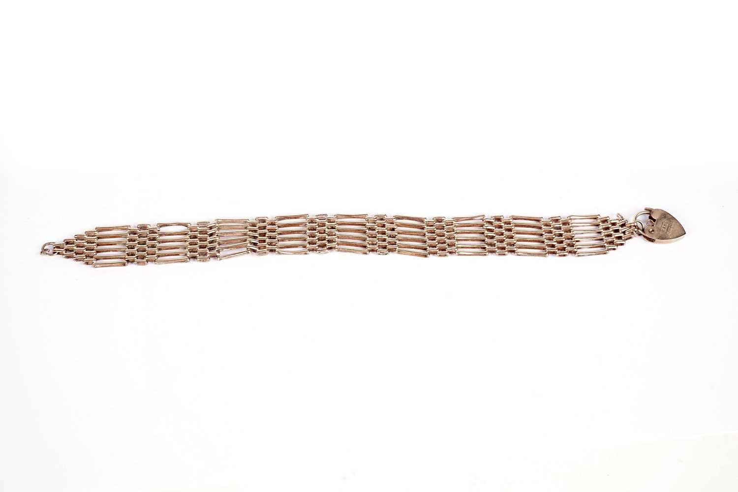 A 9ct yellow gold bracelet