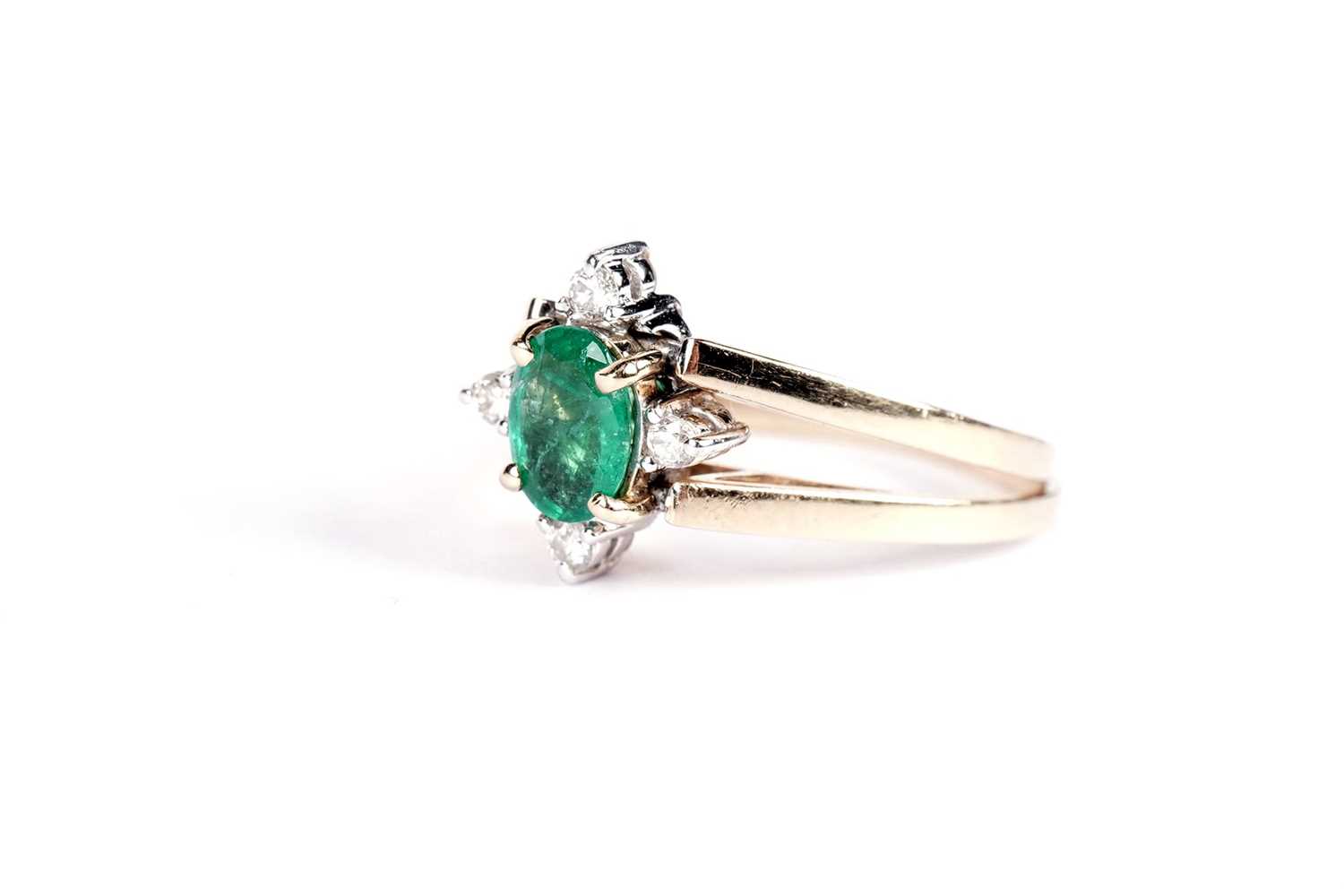 An emerald and diamond swivel ring - Image 6 of 6