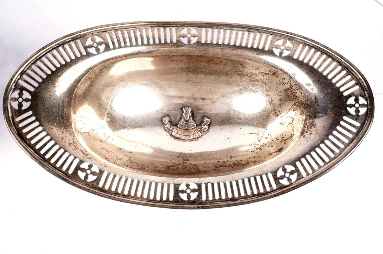 An Edwardian silver dish, by Carrington & Co; and another - Image 2 of 5