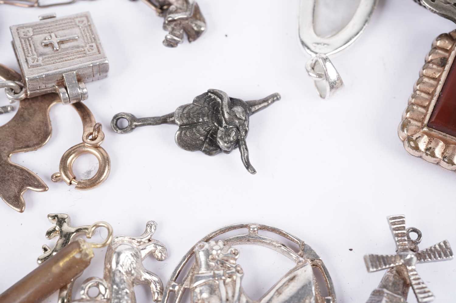 A selection of silver and other charms - Image 6 of 7