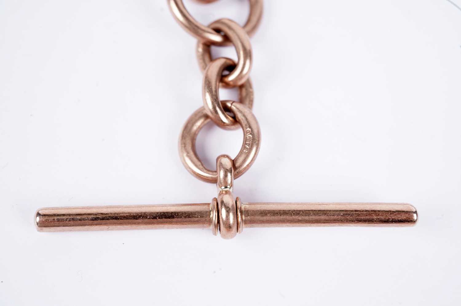 A 9ct rose gold watch chain; and a sovereign case - Bild 3 aus 6