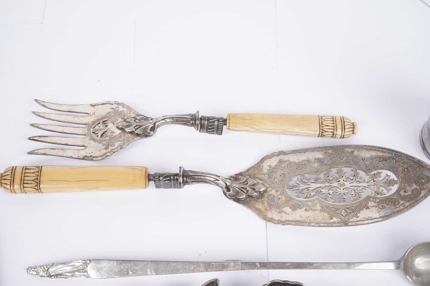A selection of silver and silver plated cutlery - Image 2 of 8