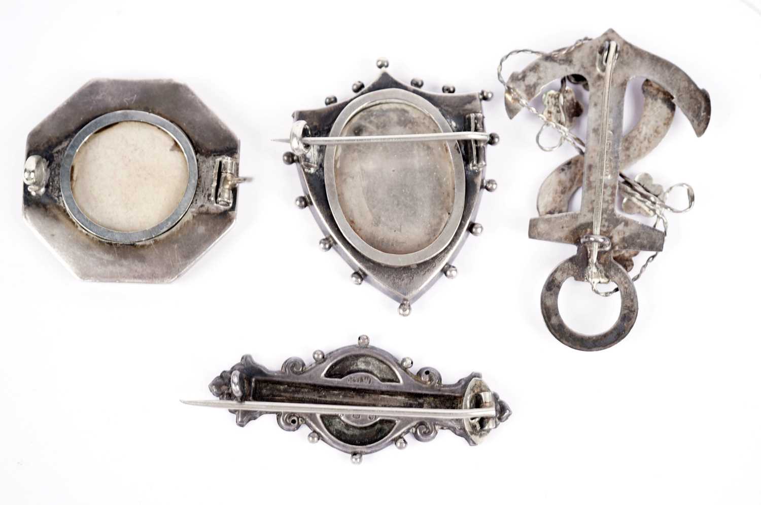Late Victorian sentimental silver and white metal brooches - Image 6 of 6
