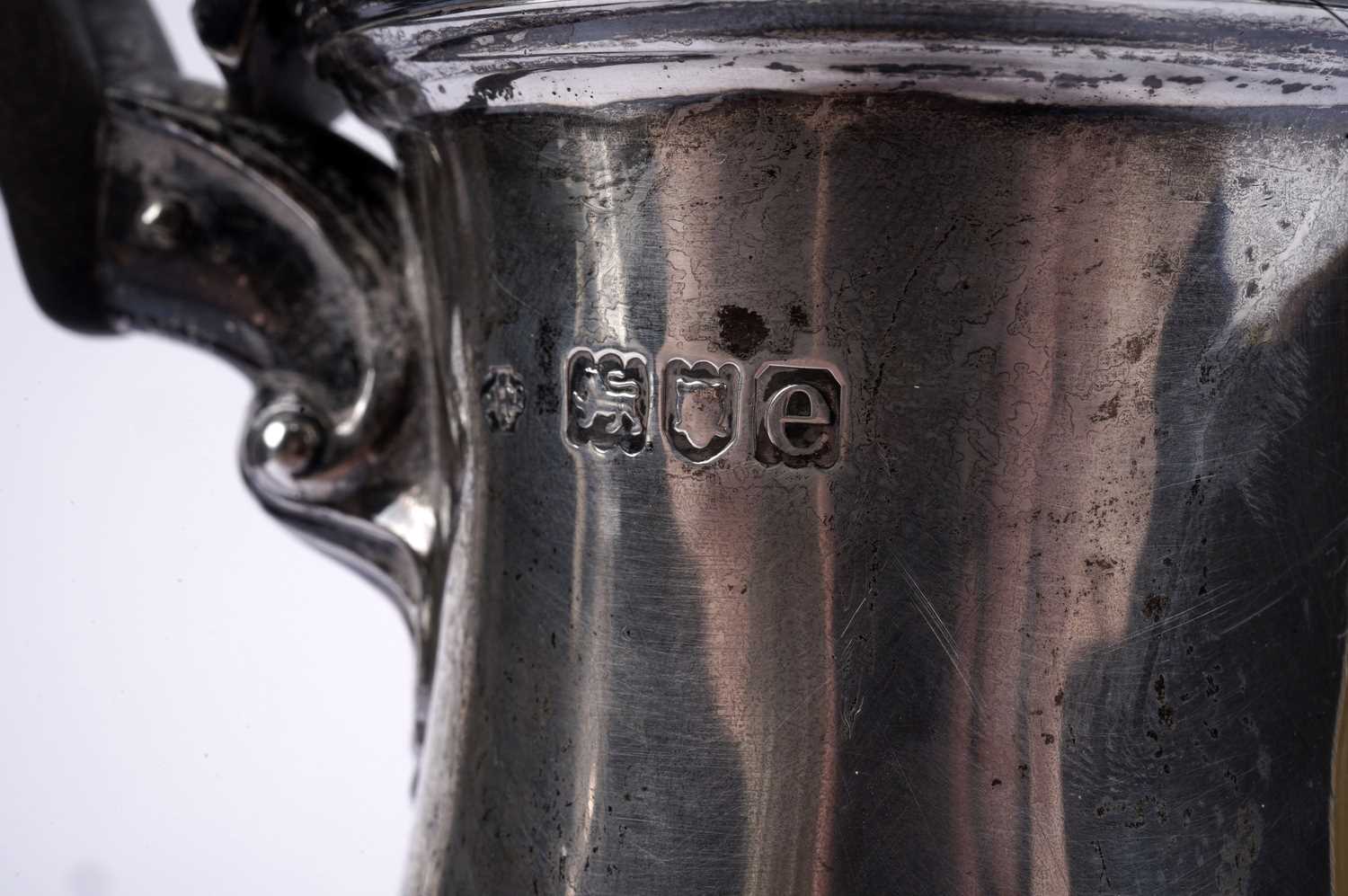 A late Victorian silver coffee pot - Image 3 of 4