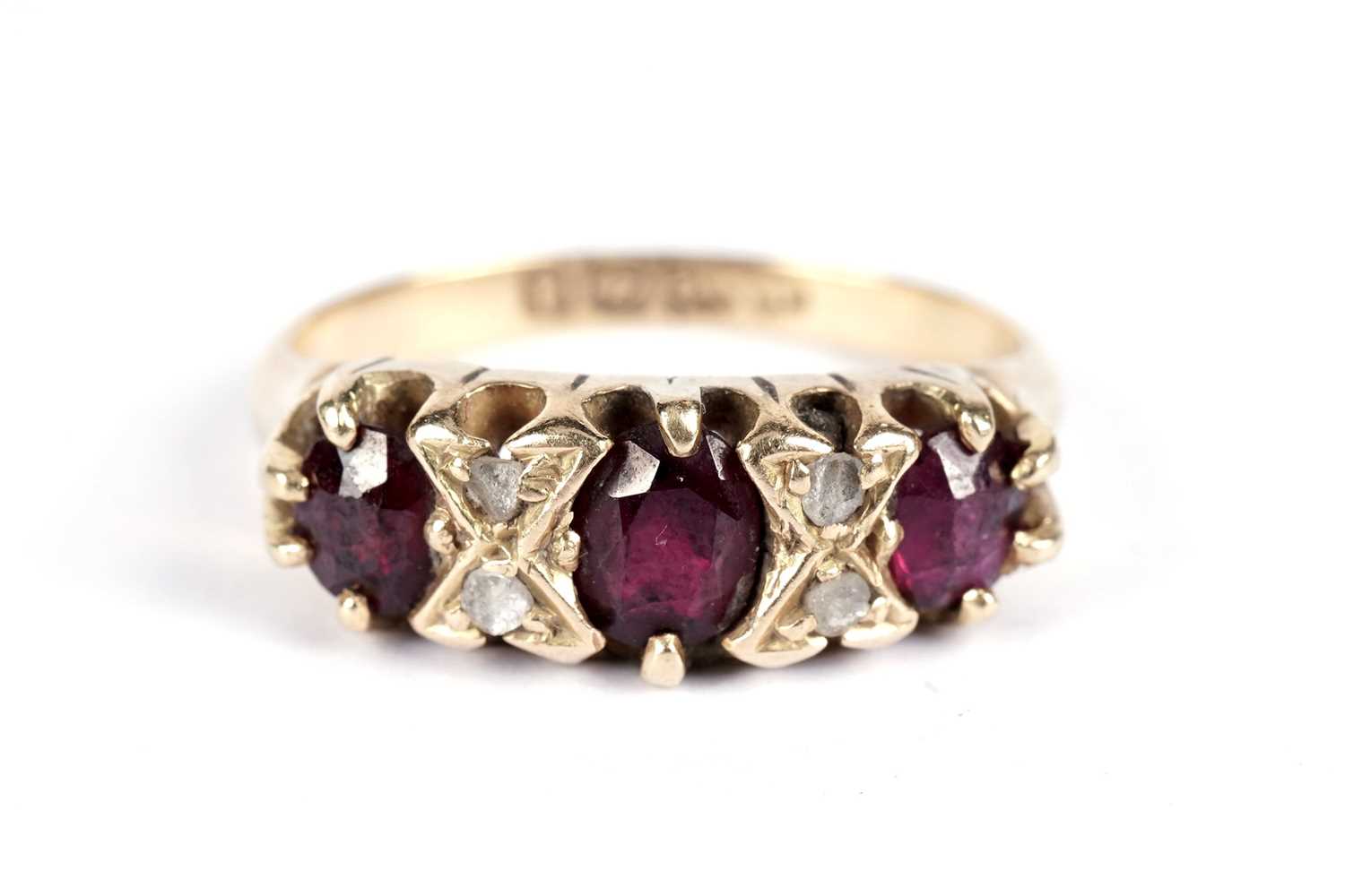 A Victorian ruby and diamond ring - Image 2 of 4