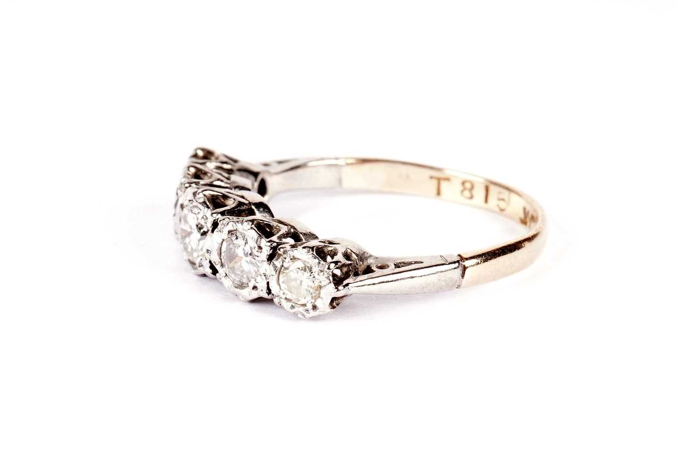 A five stone diamond ring - Image 2 of 5