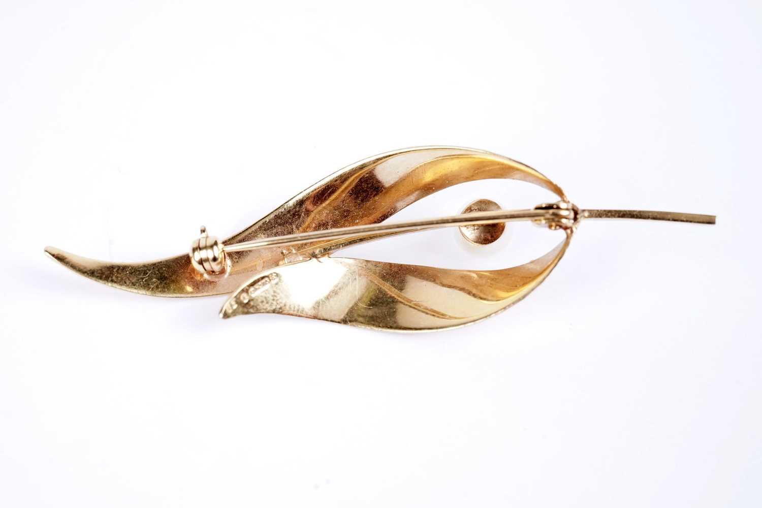 A 18ct yellow gold filigree leaf motif brooch, - Image 8 of 8
