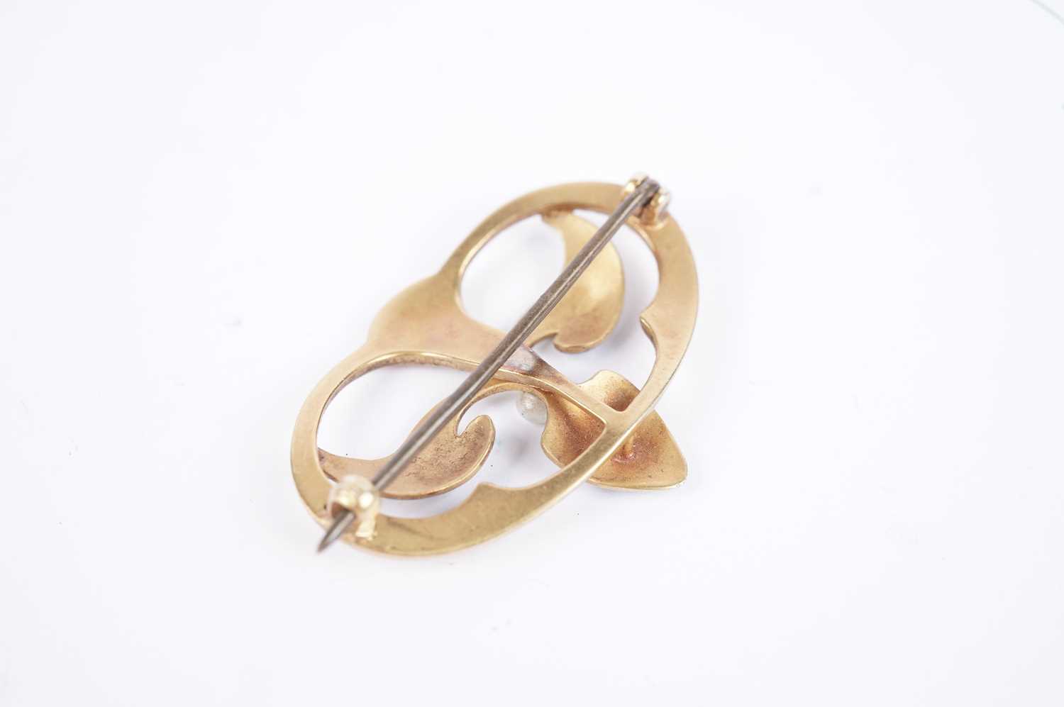 An Art Nouveau seed pearl and enamel yellow gold brooch - Image 4 of 4