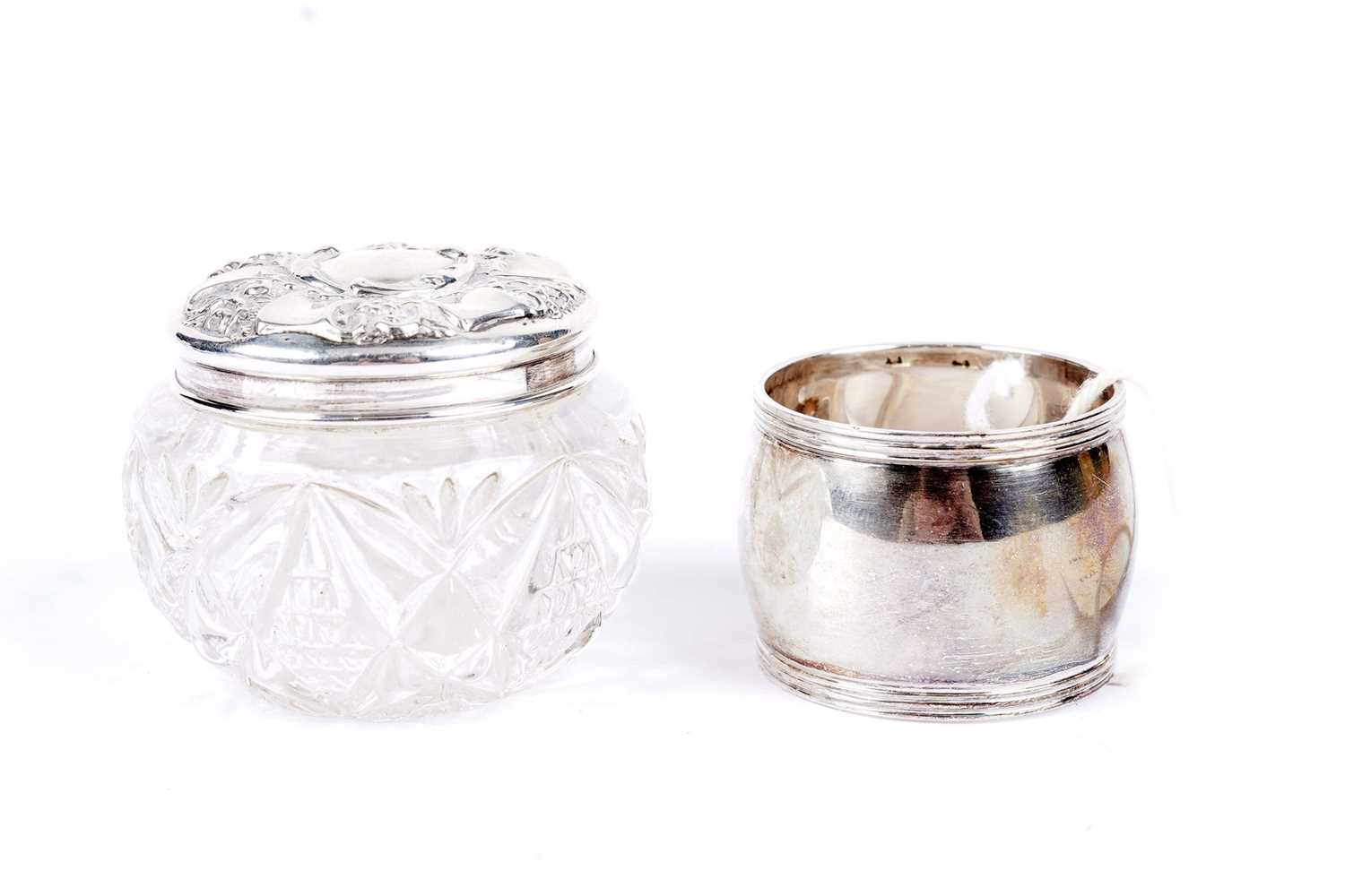 A George V silver topped cut glass jar; and a silver napkin ring - Image 6 of 8