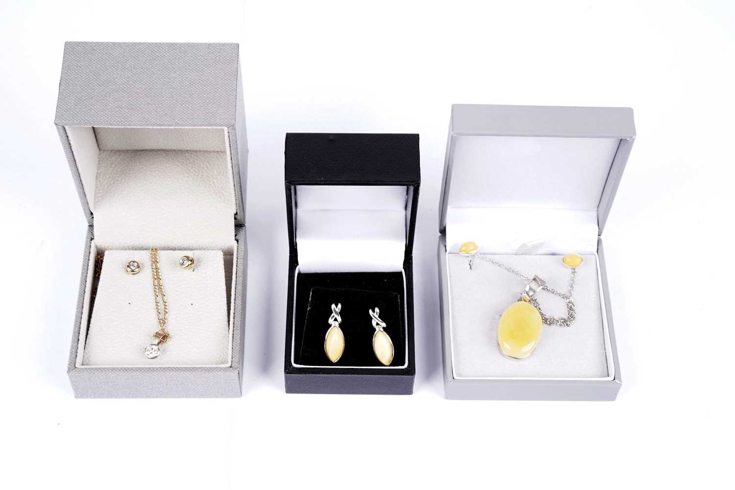 A diamond pendant and earrings; and other jewellery - Image 10 of 10