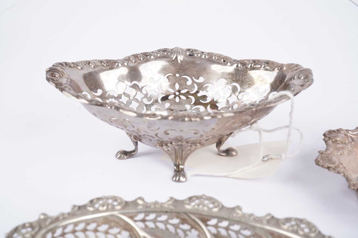 A selection of silver bonbon dishes and another - Image 4 of 5