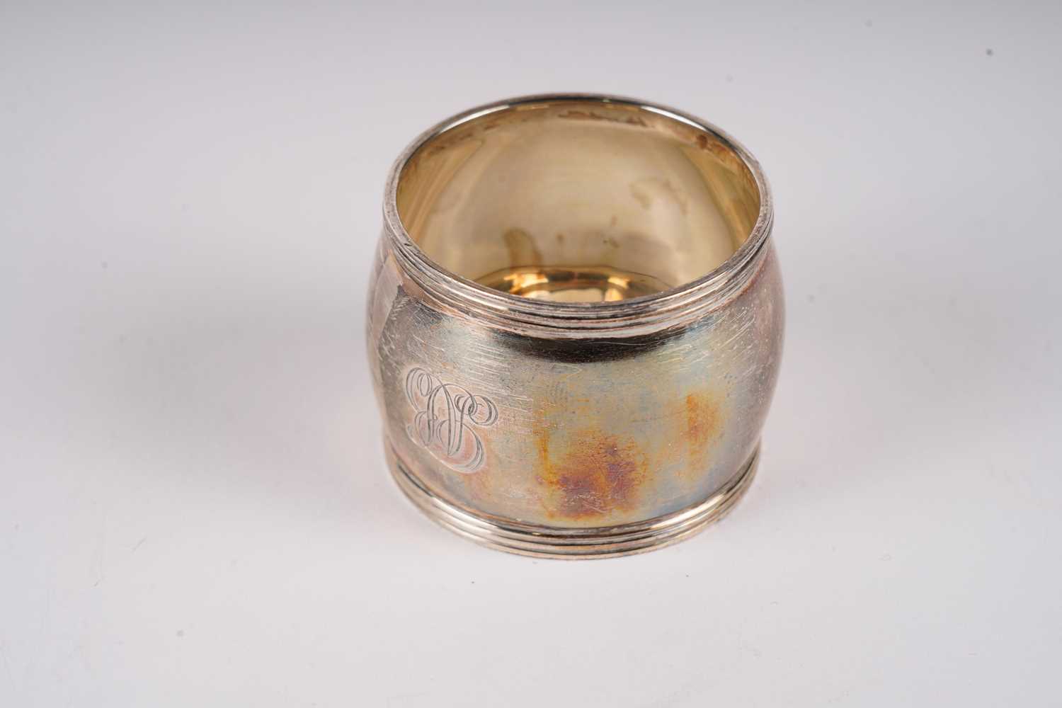 A George V silver topped cut glass jar; and a silver napkin ring - Image 4 of 8
