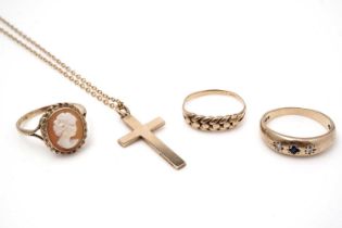 Three 9ct yellow gold rings, and crucifix pendant