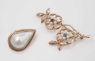 A floral brooch and a mabe pearl pendant