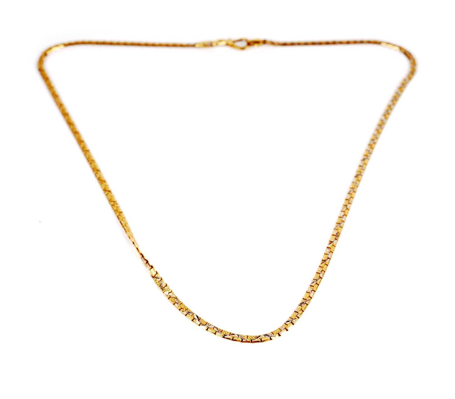 A yellow gold chain necklace