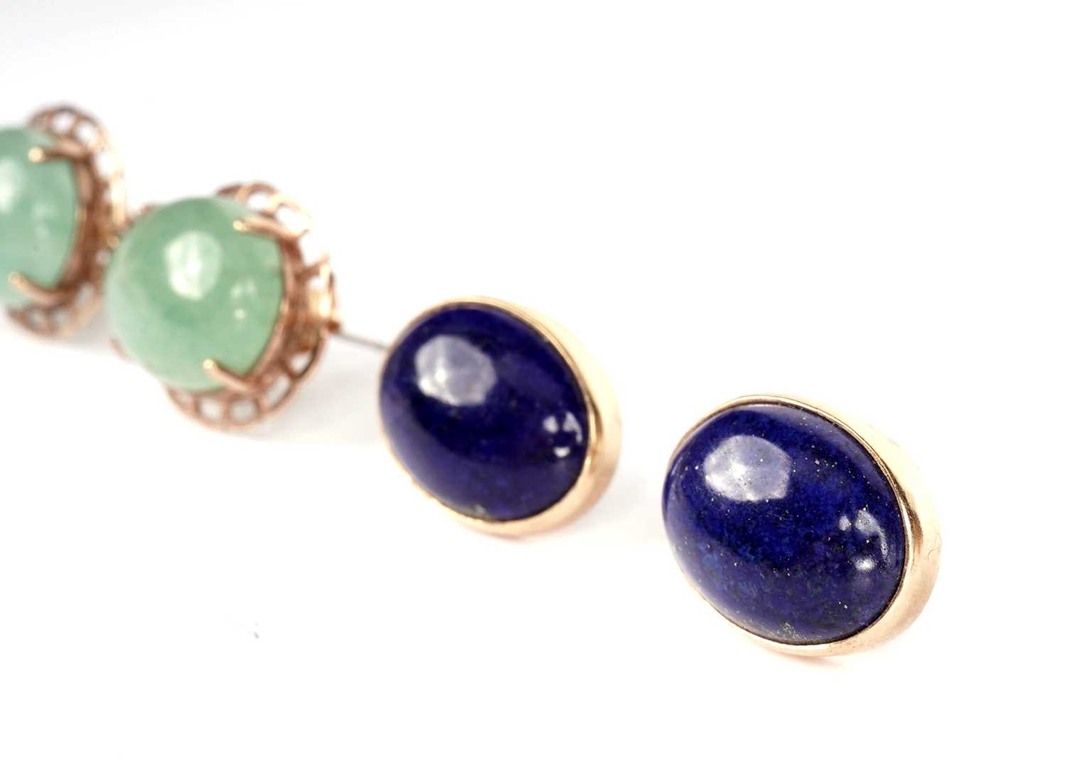 A pair of lapis lazuli stud earrings; and a pair of aventurine quartz earrings - Image 3 of 5