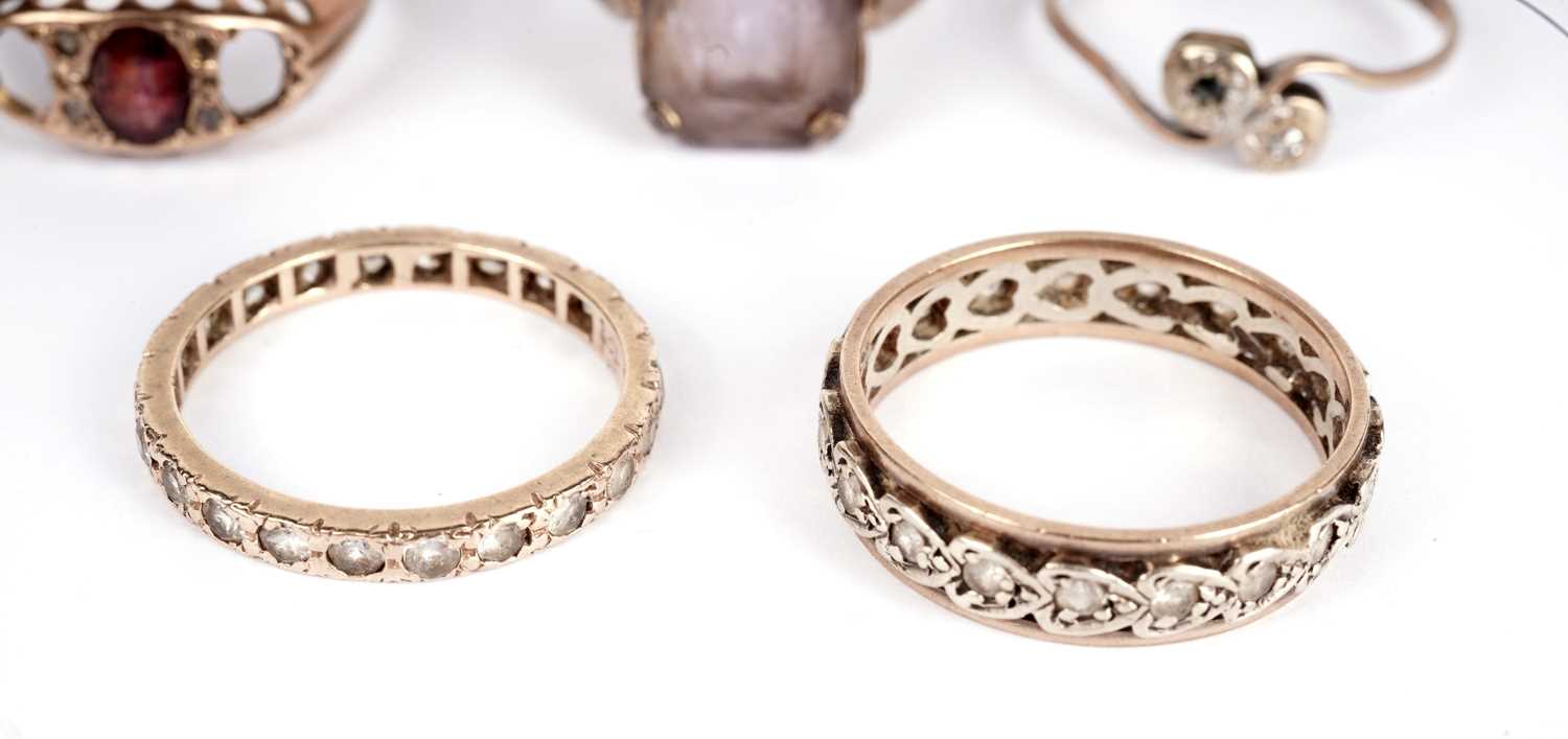 A selection of 9ct gold rings - Bild 6 aus 7