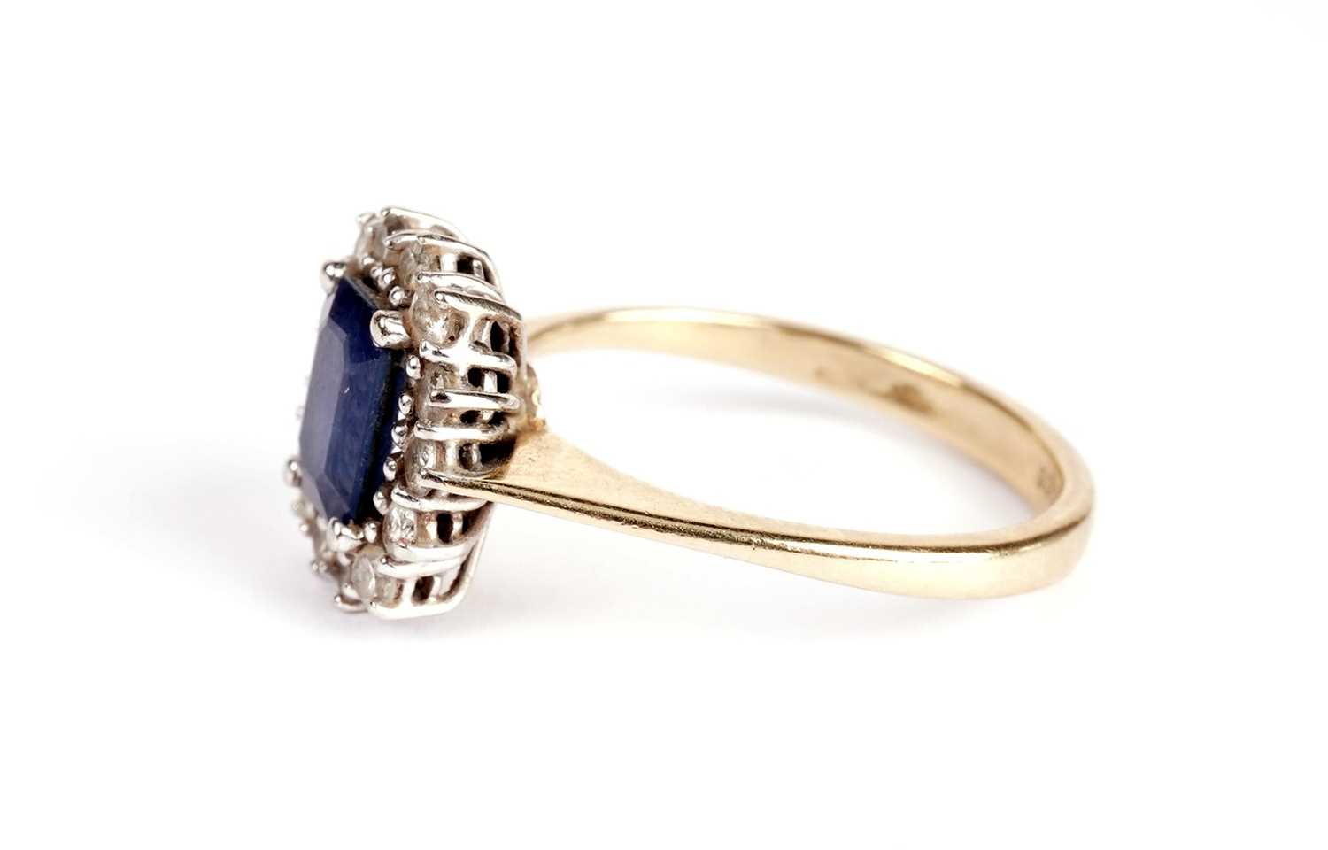 A sapphire and diamond ring - Image 4 of 4