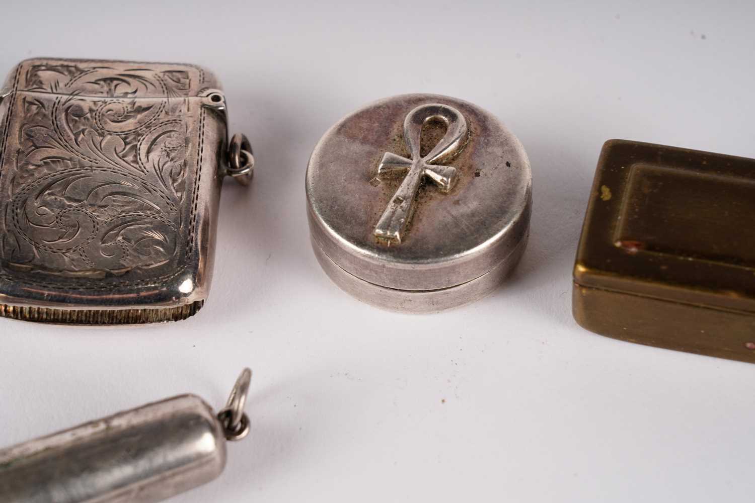 A selection of Edwardian and later collectibles - Image 2 of 3