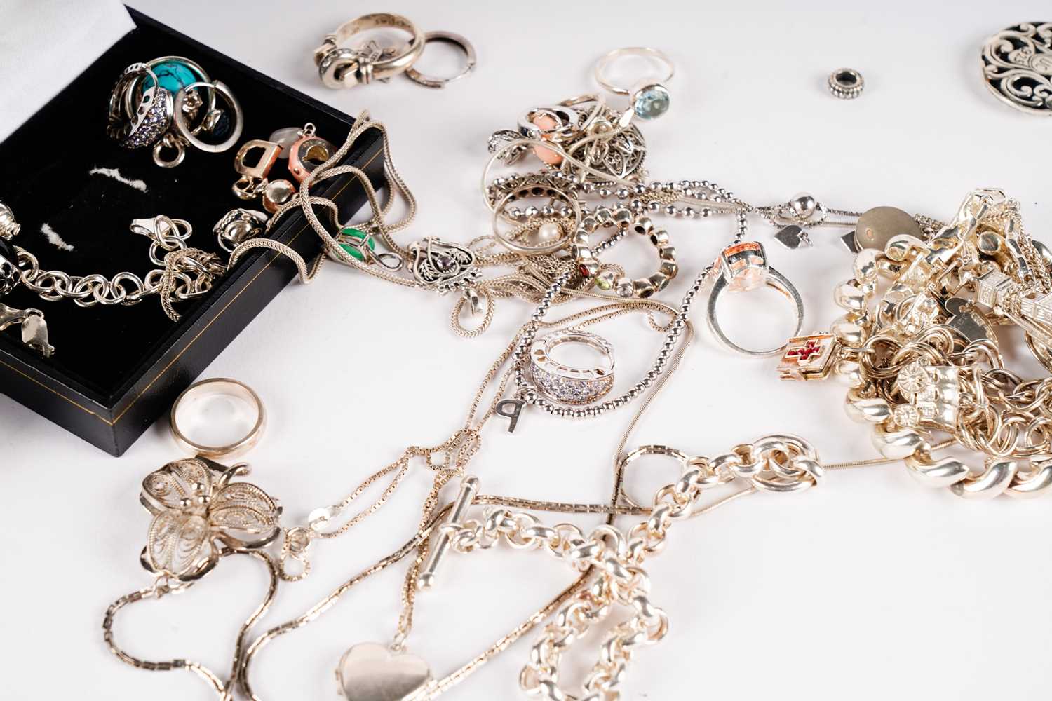 A collection of silver and costume jewellery - Image 9 of 12