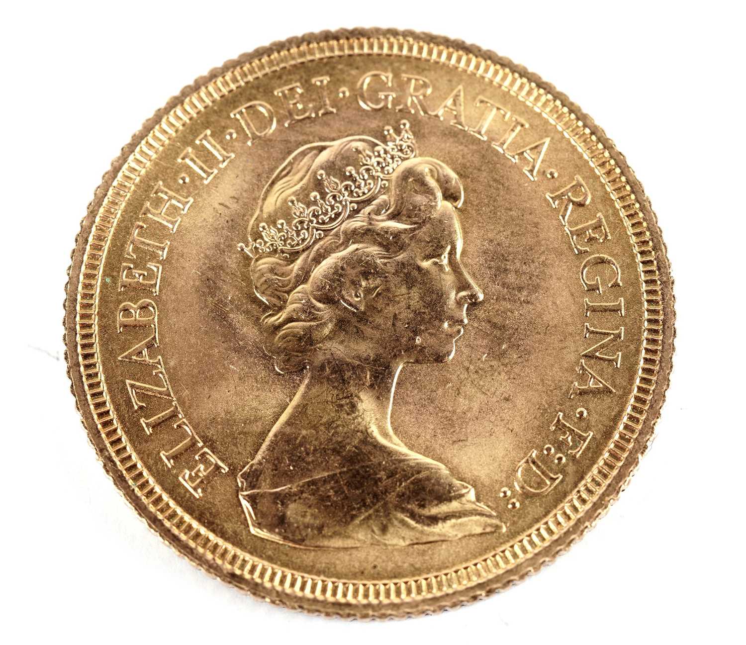 Two Queen Elizabeth II gold sovereigns 1974 - Image 3 of 5