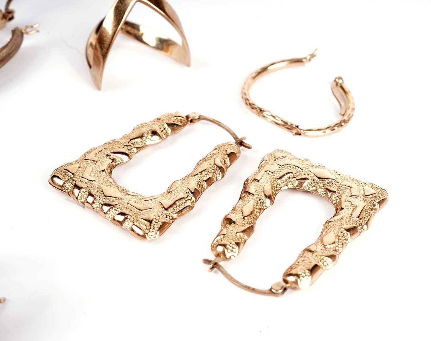 Two pairs of gold earrings and other jewellery - Bild 3 aus 6