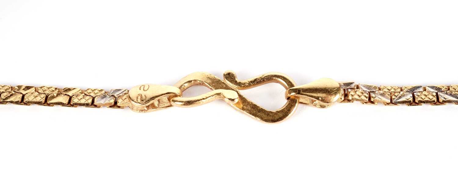 A yellow gold chain necklace - Image 4 of 4