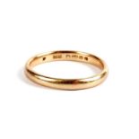 An 18ct yellow gold wedding band