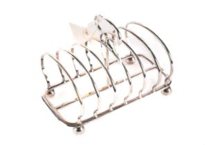 An Edwardian silver seven bar toast rack