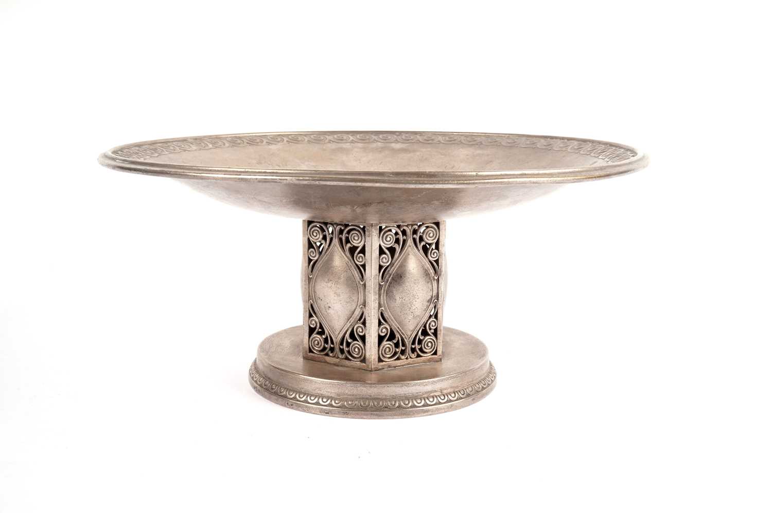 An Art Nouveau stemmed silver bowl; and a tazza - Image 4 of 6