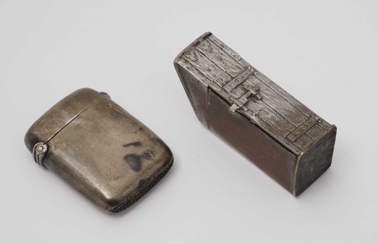 A late 19th Century plated vesta case; together with an Edwardian vesta case - Image 2 of 3