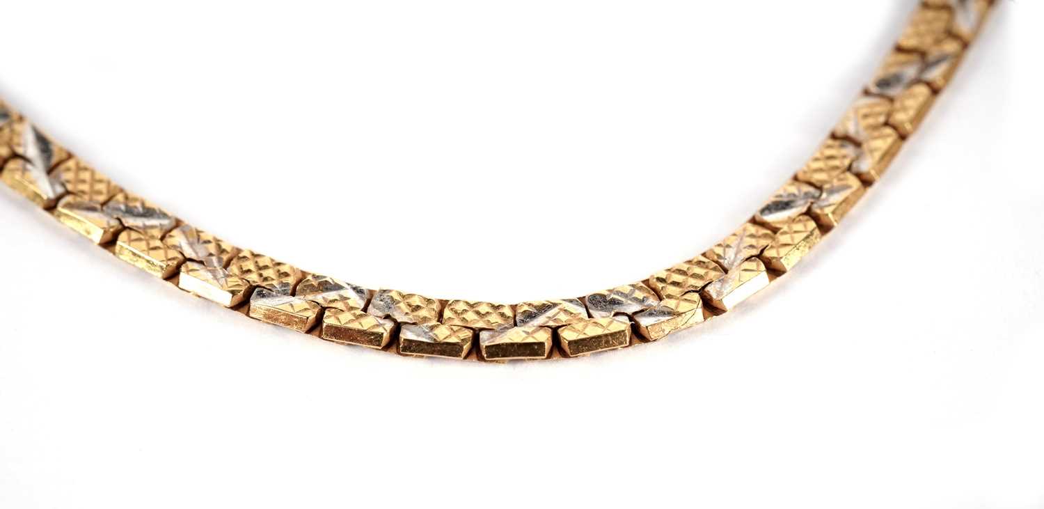 A yellow gold chain necklace - Image 2 of 4