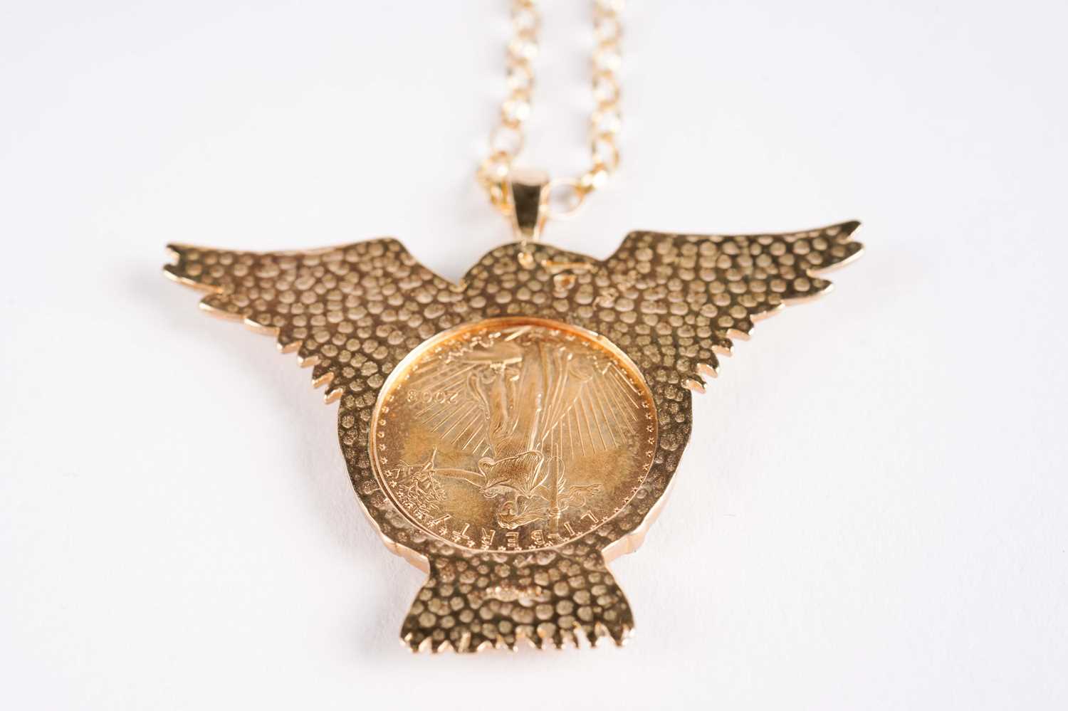 USA $5 dollar coin in pendant mount, on chain - Image 2 of 3