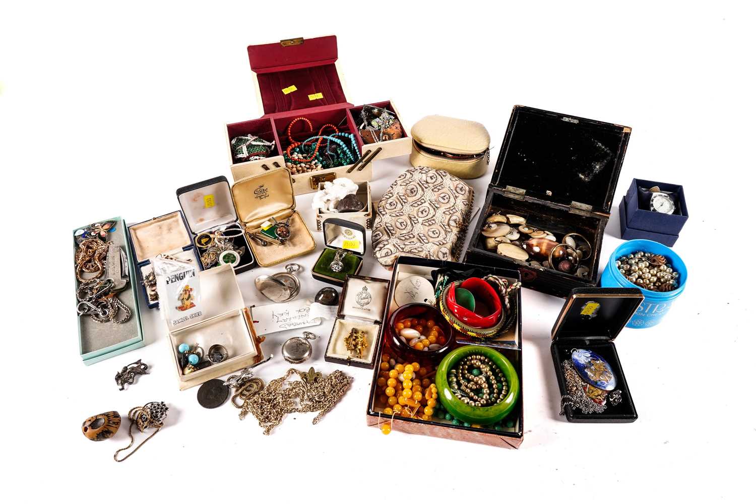 A collection of costume jewellery