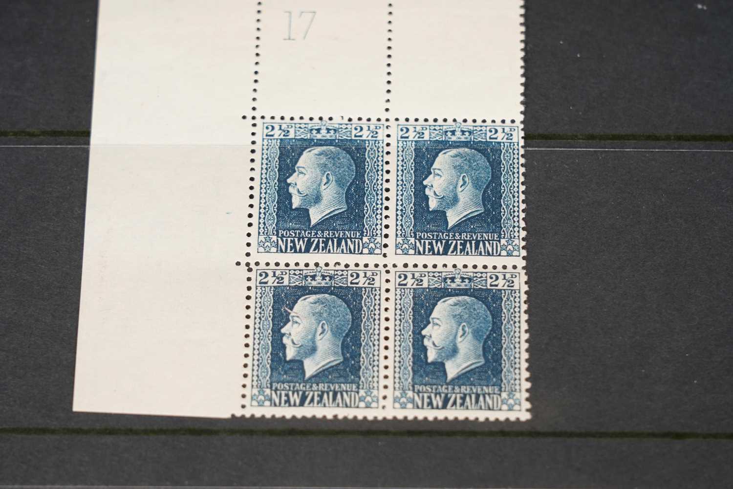 New Zealand George V 1915 2 1/2d. block of four top left with plate number 17 - Image 2 of 2