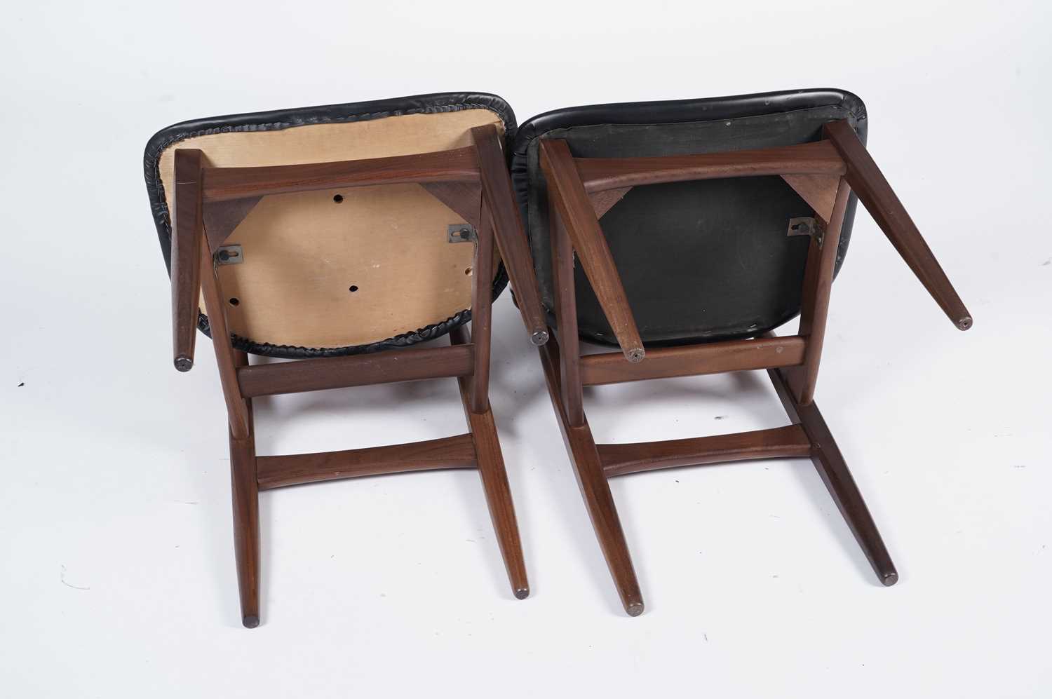 6 teak and black vinyl dining chairs - Image 5 of 5