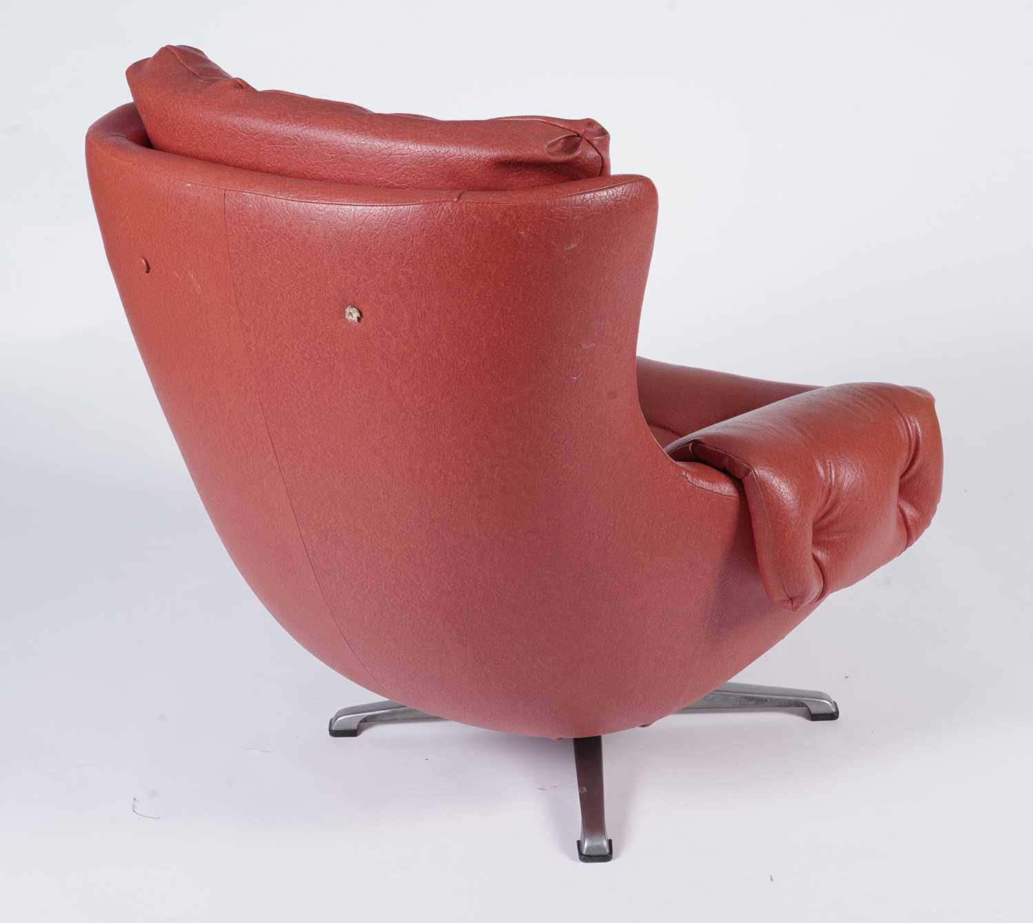Manner of UP Zavody Rousinov,; a 1970's swivel chair - Image 3 of 9