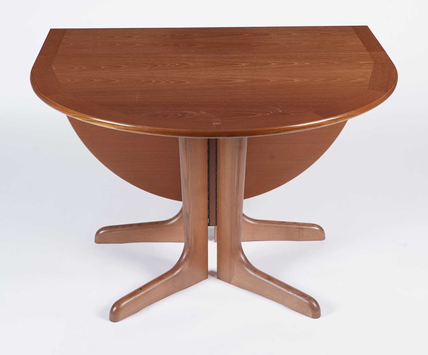 A modern G-Plan teak drop leaf dining table - Image 3 of 5