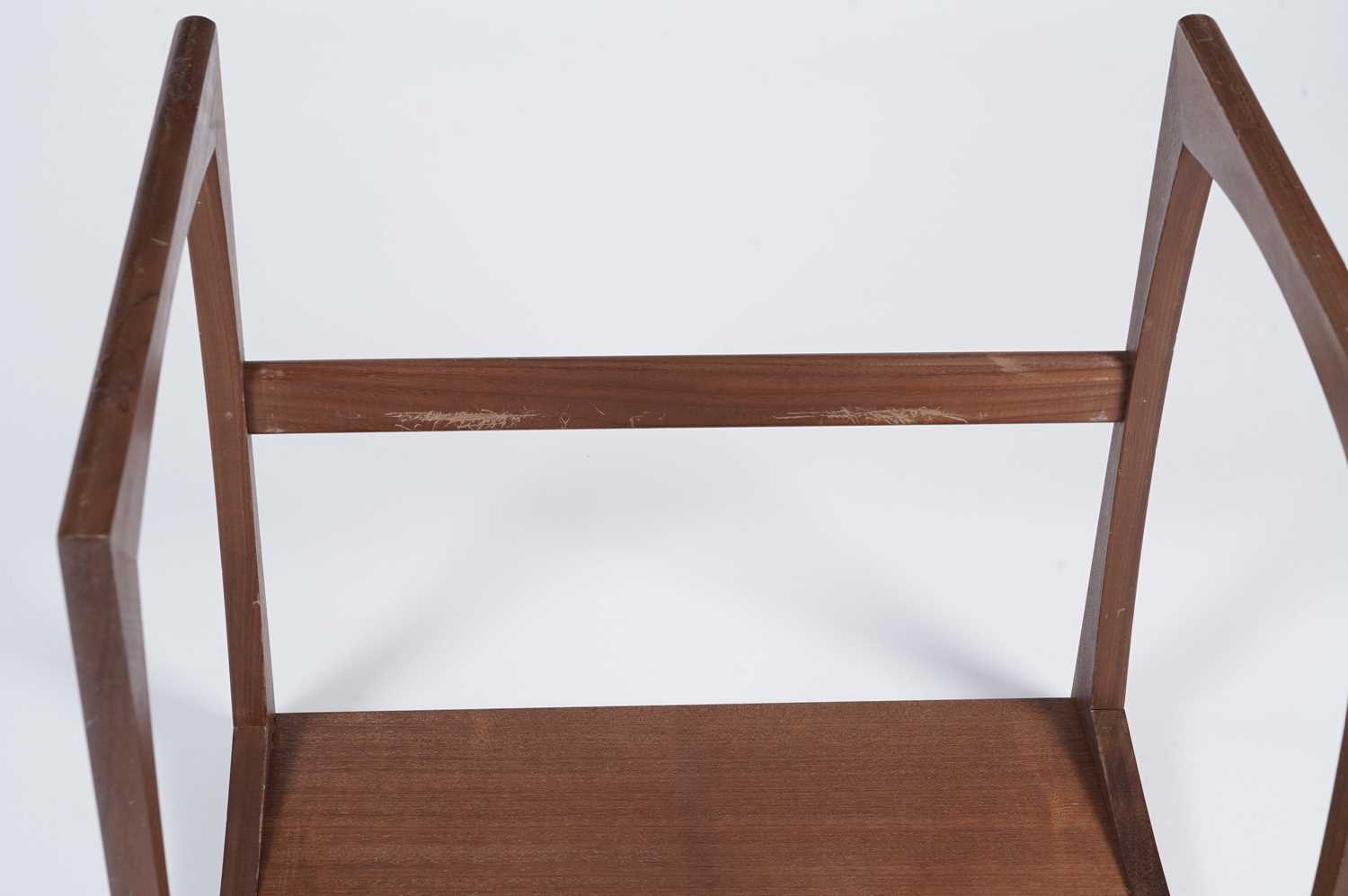 Victor B. Wilkins for G-Plan:: A nest of three teak 'quadrille' occasional tables - Bild 5 aus 5