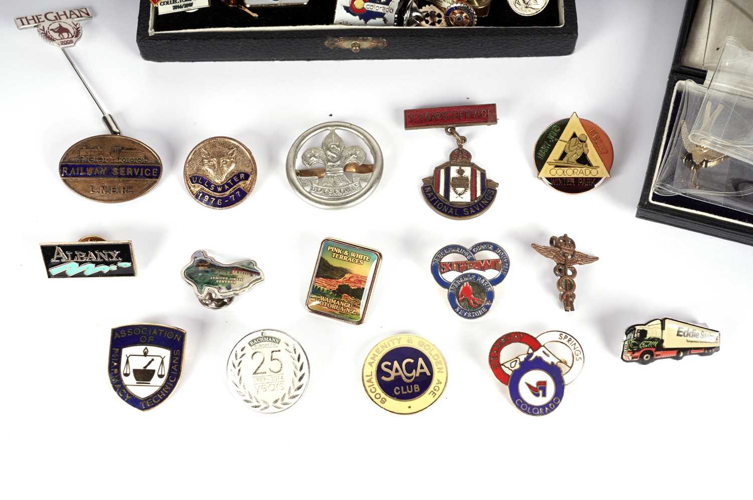 A collection of enamel and other badges - Image 4 of 4