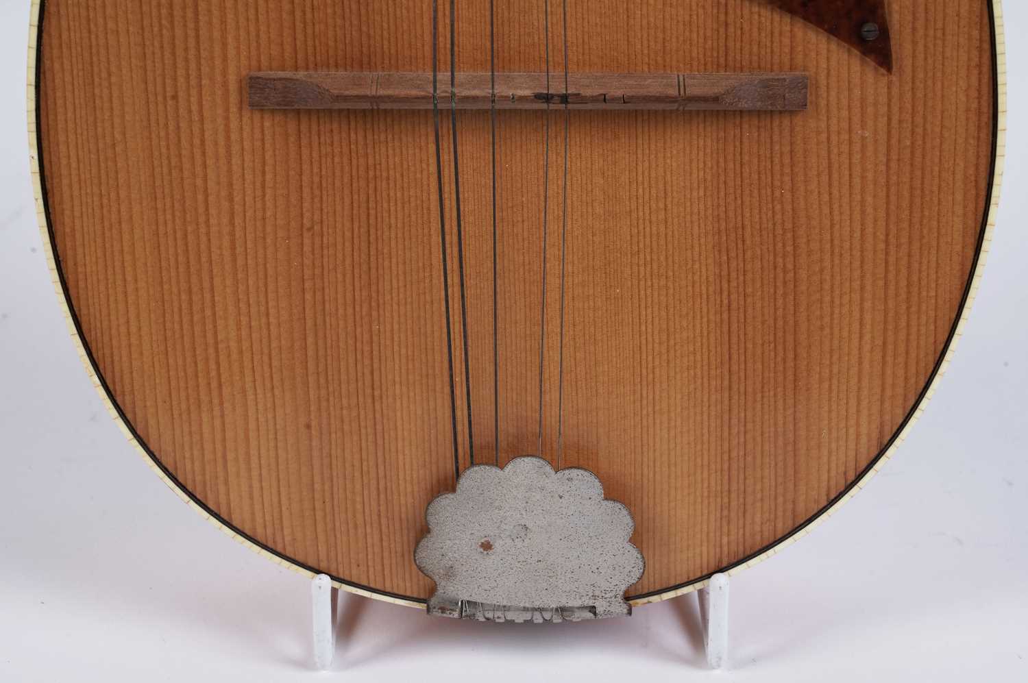 A Czechoslovakian 'Cremona' mandolin - Bild 2 aus 7