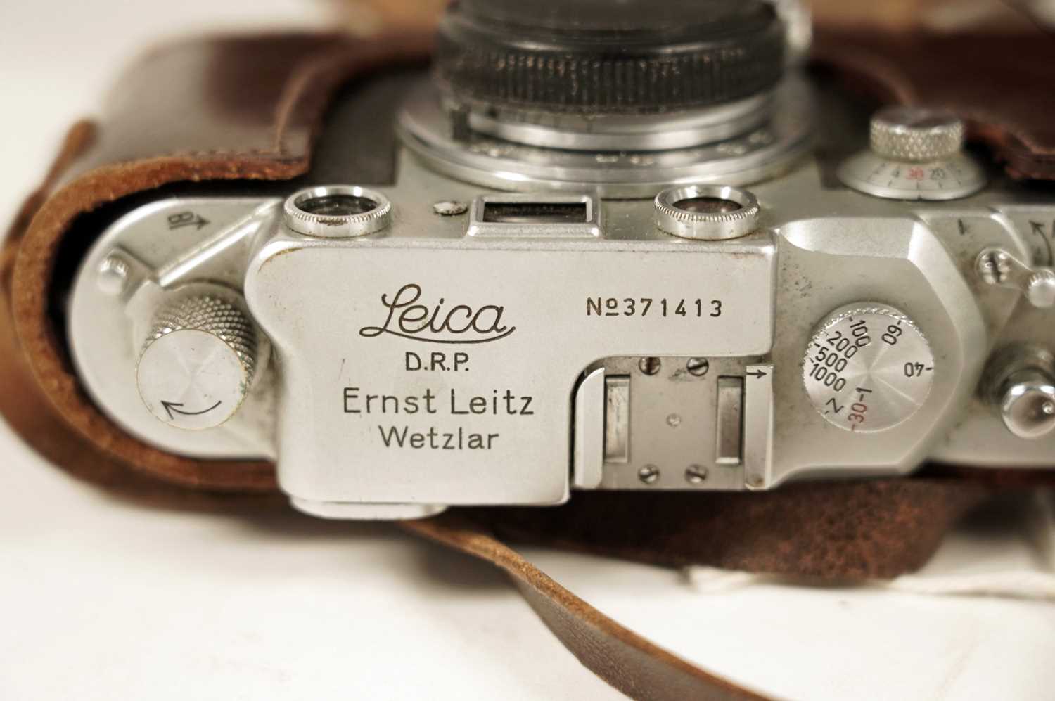 A Leica IIIc rangefinder camera, and other Leica/Leitz accessories - Image 3 of 6