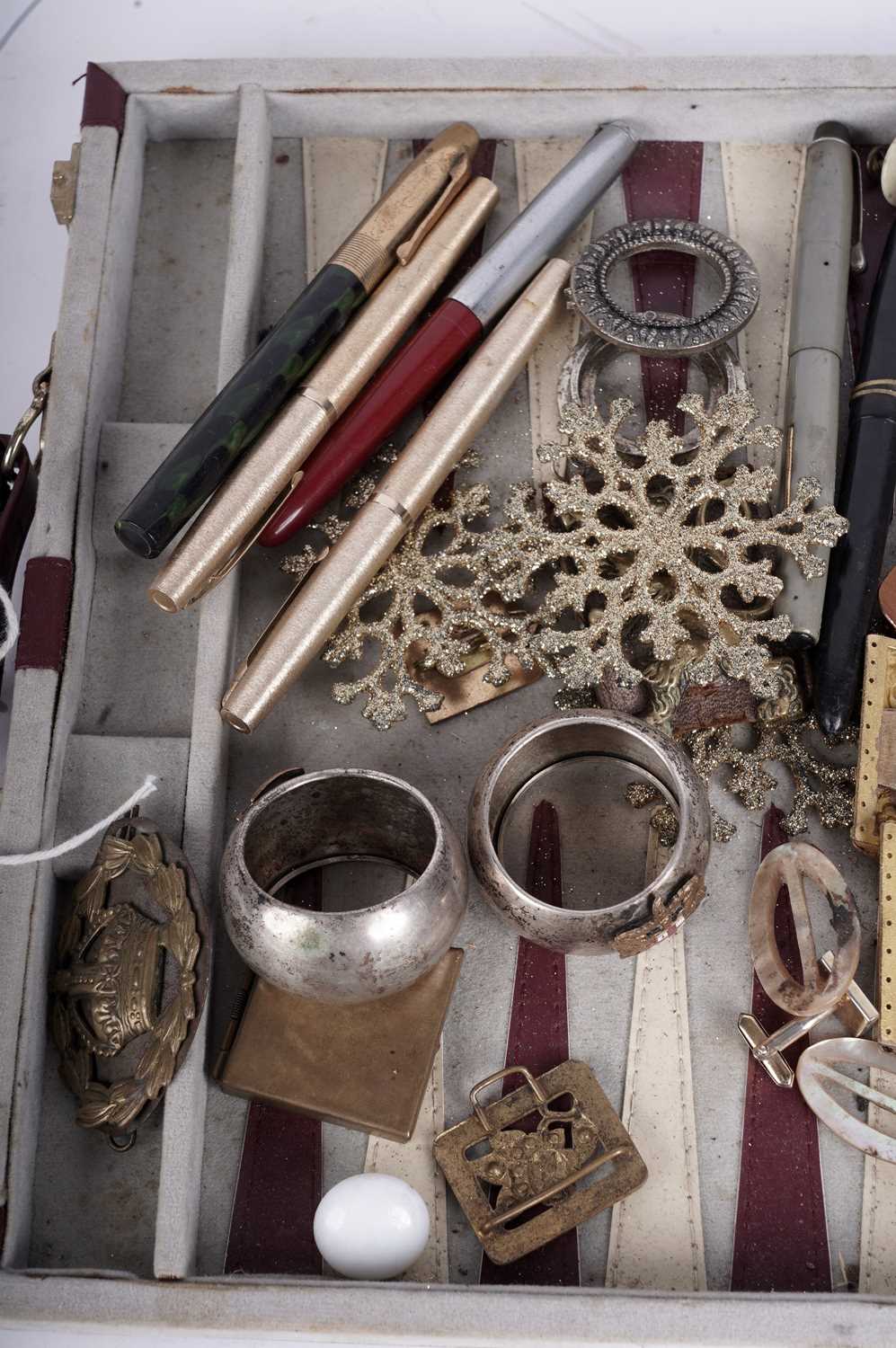 Collection of costume jewellery and pens - Image 3 of 3