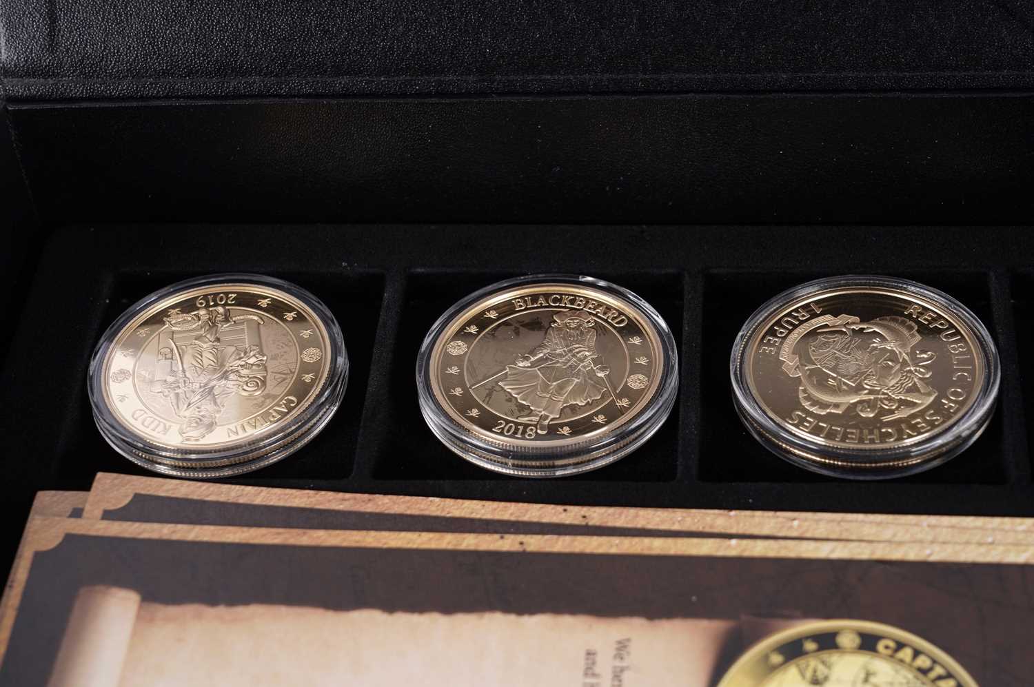 A collection of commemorative coins - Image 6 of 6