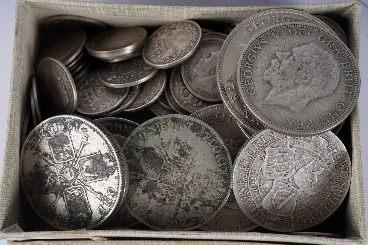A selection of GB pre-1947 silver coinage and other items - Image 4 of 6
